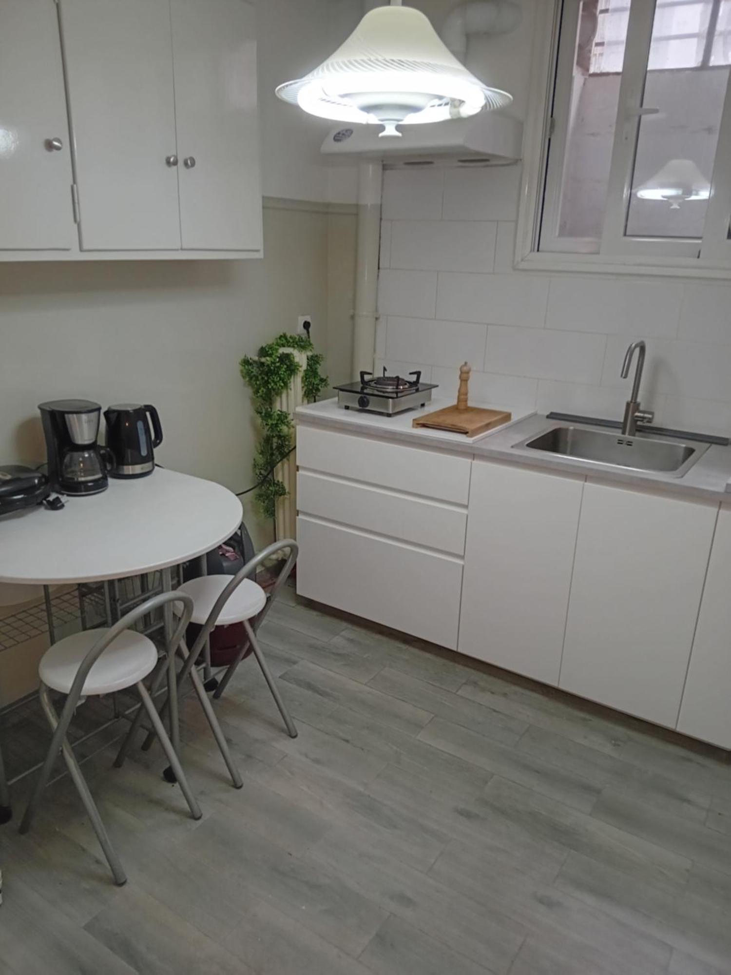 Vestige Basement Apartment Ateny Zewnętrze zdjęcie
